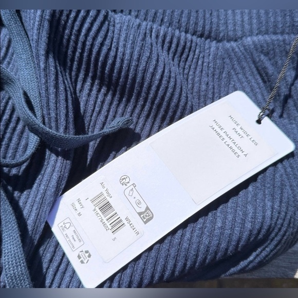 ALO YOGA Muse Wide Leg Pants in Navy Size Medium  NWT - Picture 5 of 7